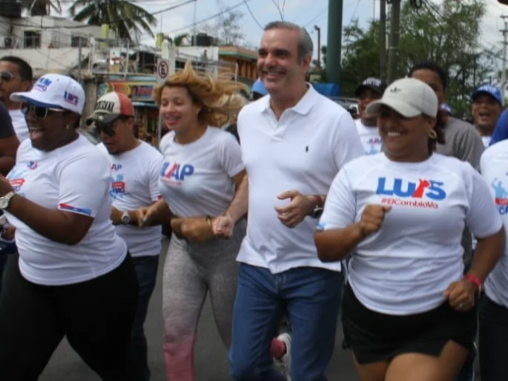 Resultado de imagen para Abinader promete recuperar al paÃs de âbancarrota éticaâ