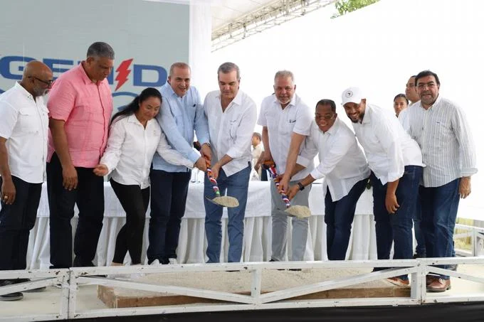 Abinader inicia construcción de carretera en María Trinidad Sánchez