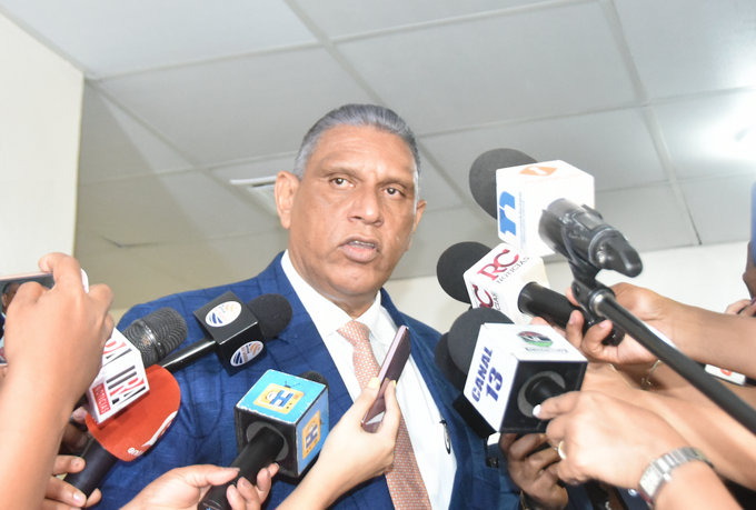Ministro dio la cara por director PN ante los diputados